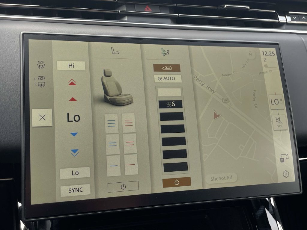 New 2026 Fuji White Land Rover Dynamic SE image 32