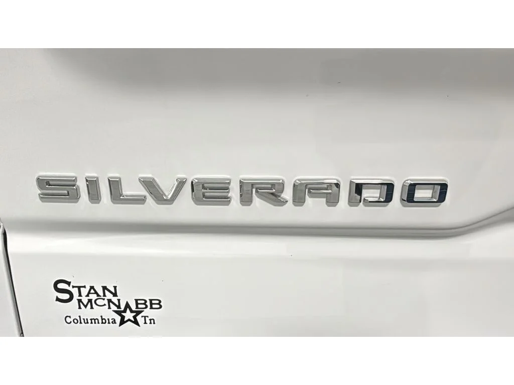 Used 2025 Summit White Chevrolet Custom image 7