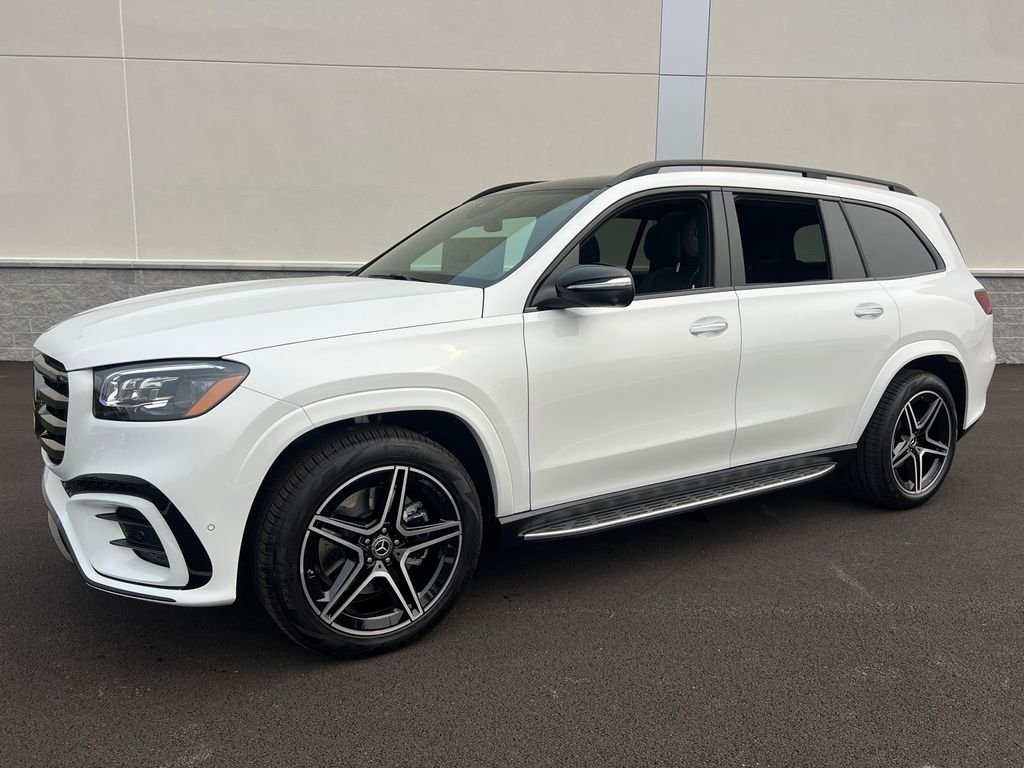 New 2026 MANUFAKTUR Moonlight White Metallic Mercedes-Benz GLS 450 image 1