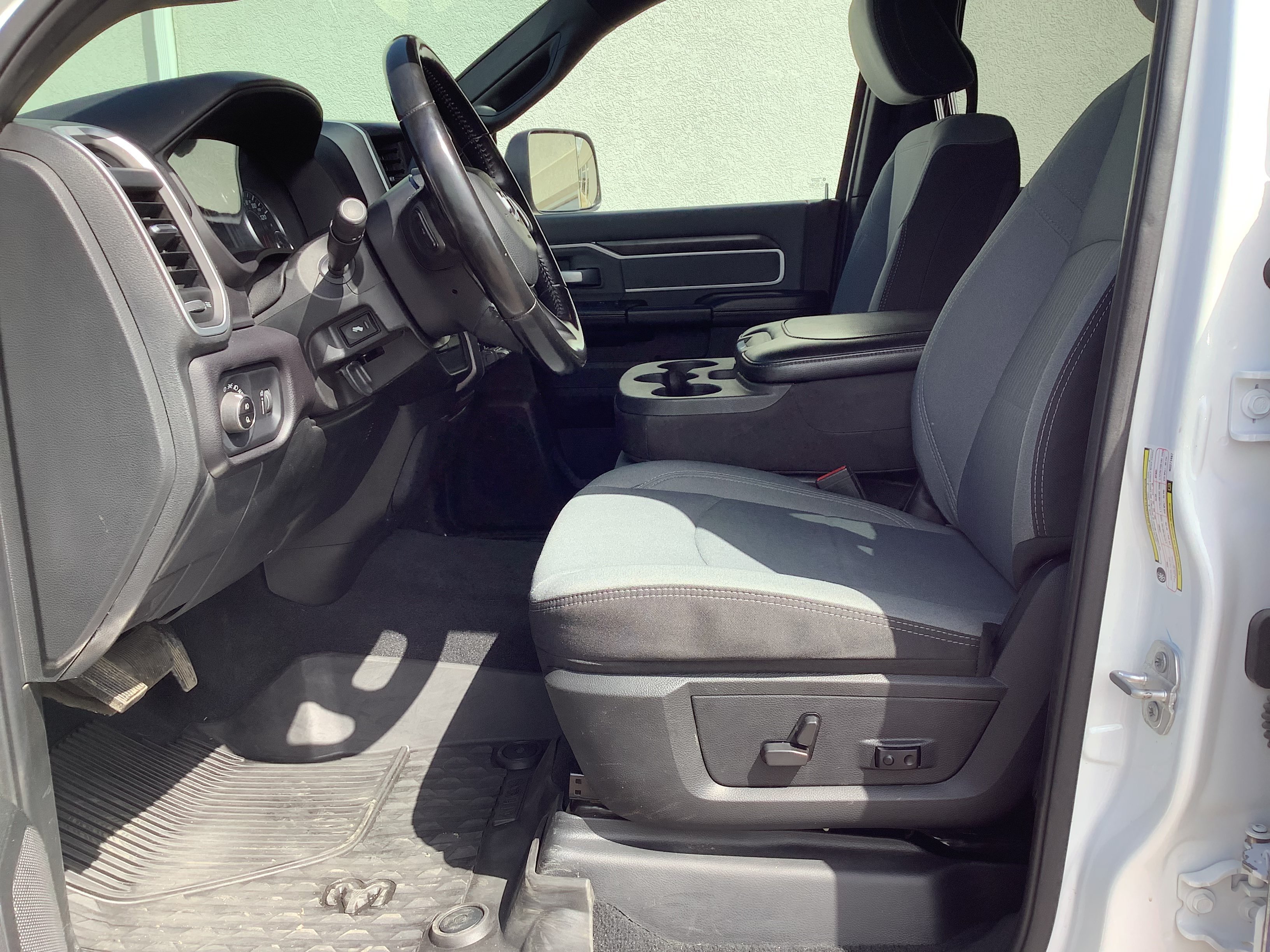 Used 2022 White Ram Big Horn image 10
