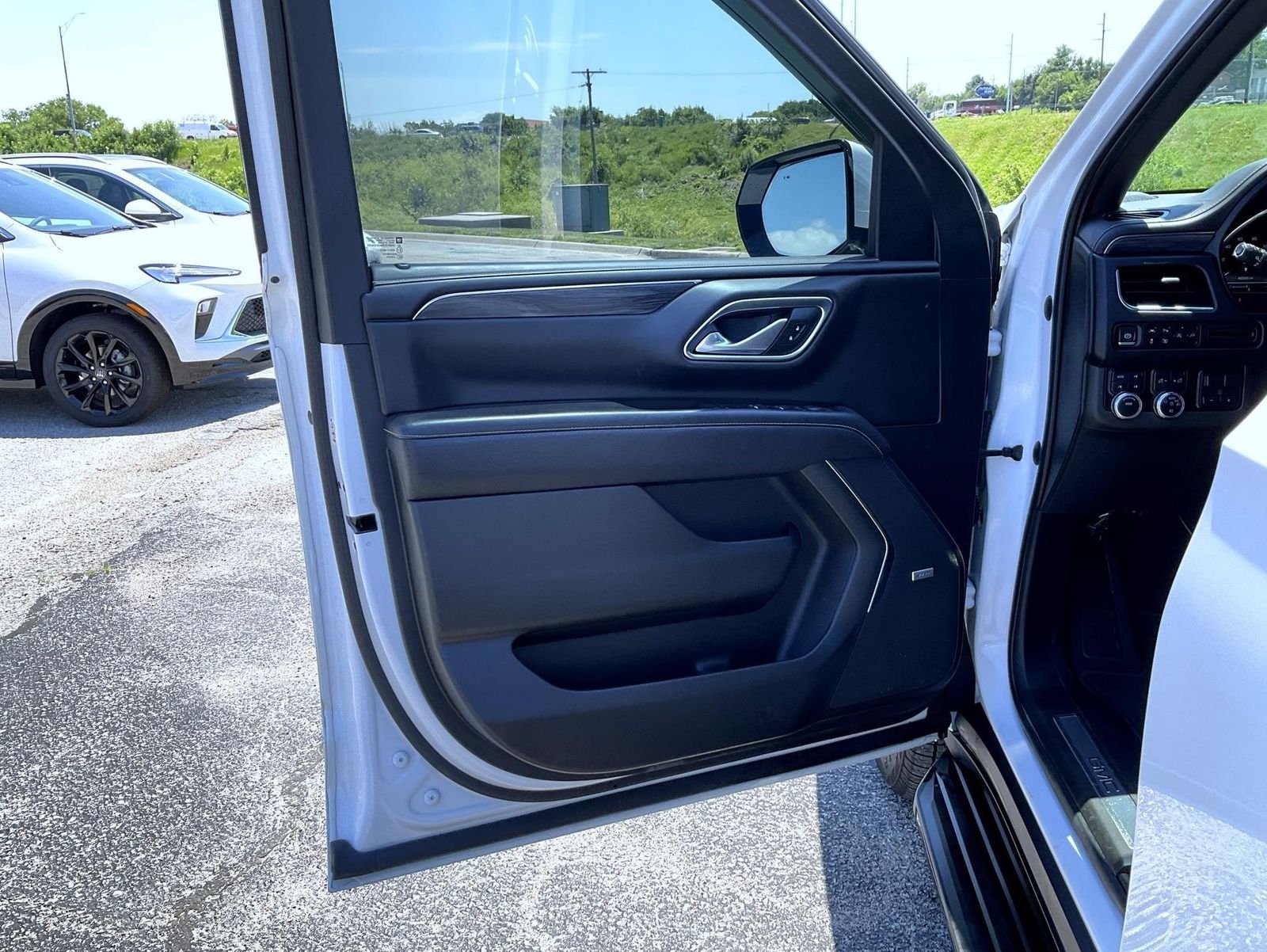 Used 2022 White GMC SLT image 9