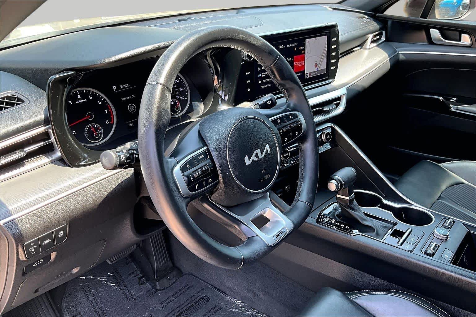 Used 2024 Wolf Gray Kia GT-Line image 17