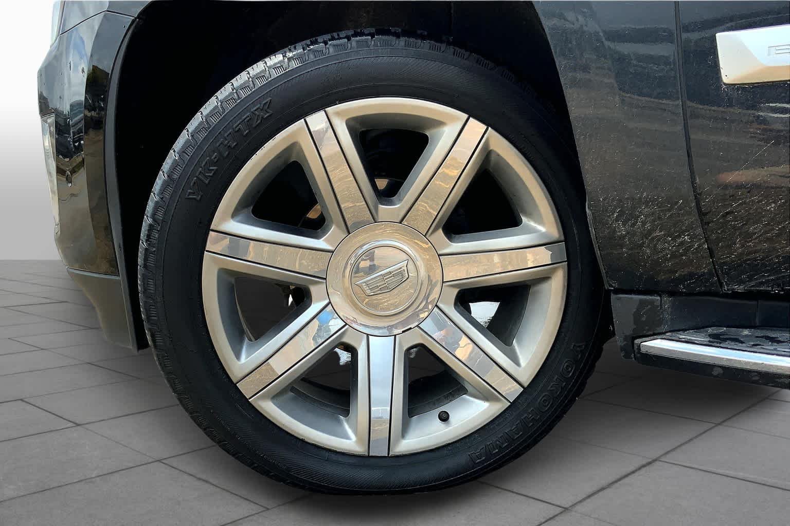 Used 2019 BLACK RAVEN Cadillac Luxury image 11