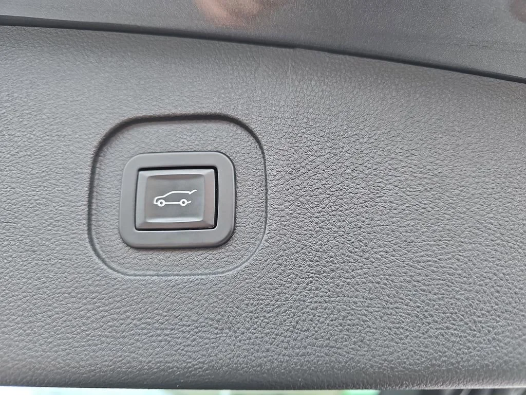 Used 2016 TUNGSTEN METALLIC Chevrolet LT image 14