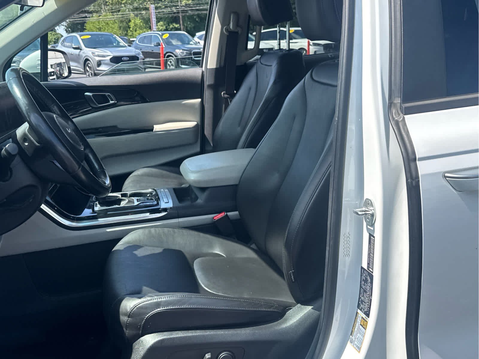 Used 2022 Snow White Pearl Kia EX image 9