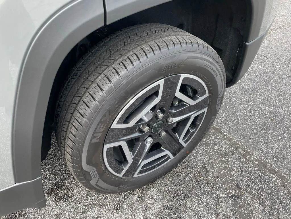 New 2026 Sting-Gray Clear-Coat Exterior Paint Jeep Laredo image 35