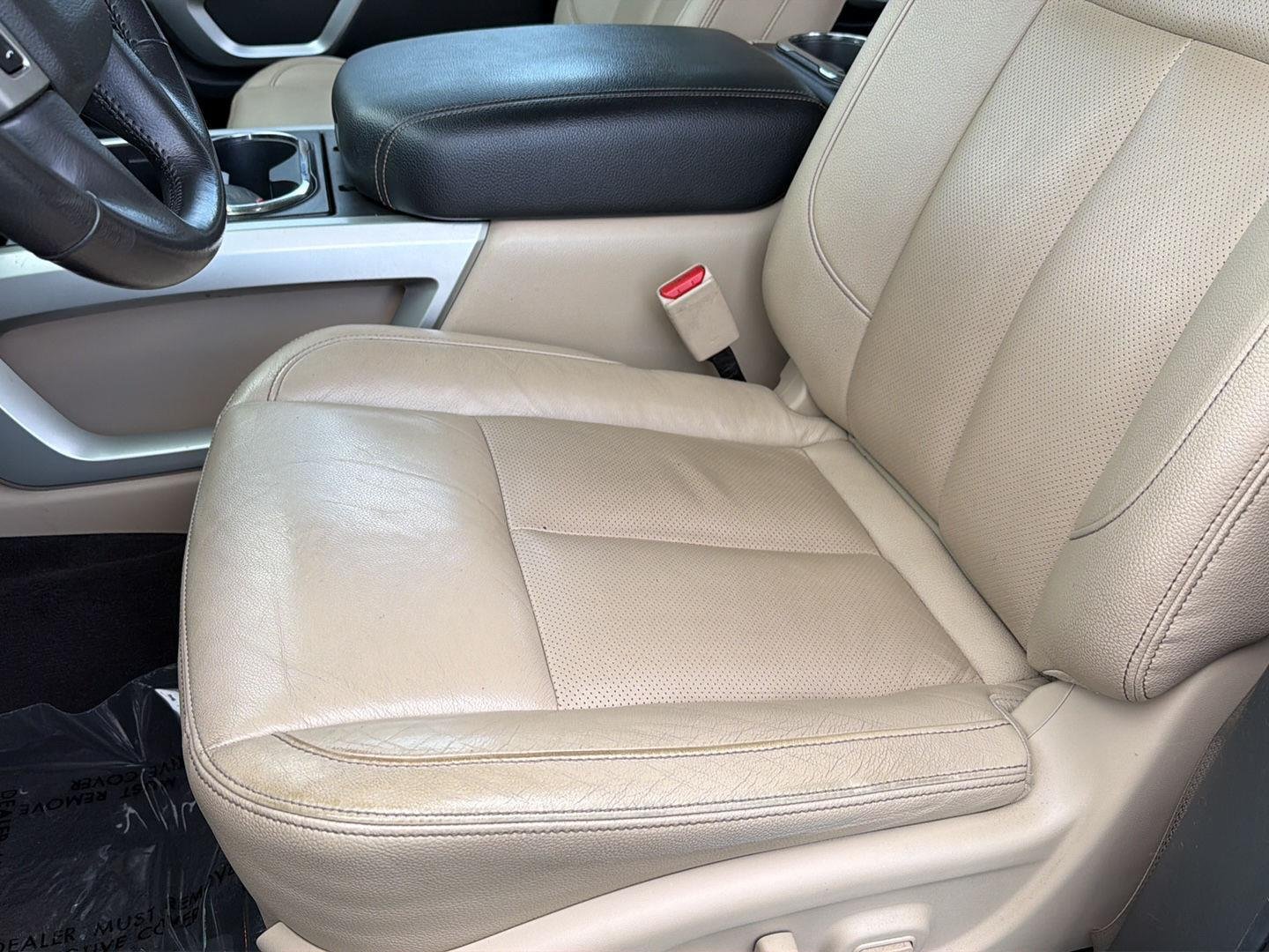 Used 2018 Pearl White Nissan SL image 30