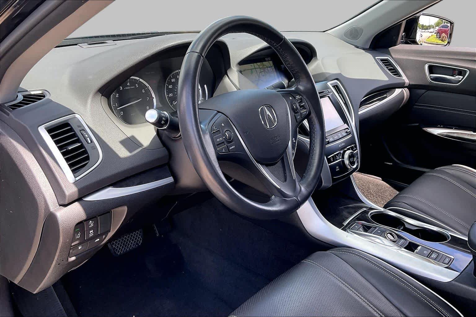 Used 2018 Crystal Black Pearl Acura w/Technology Pkg image 16