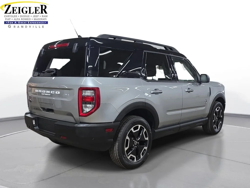 Used 2022 Silver Ford Outer Banks image 5