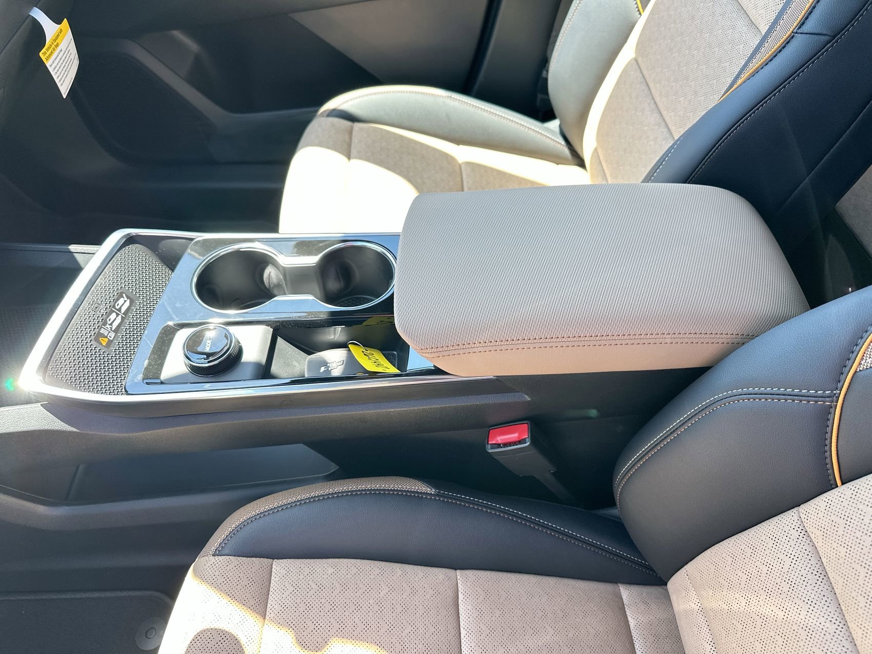 New 2026 Mosaic Black Metallic Chevrolet AWD ACTIV image 21