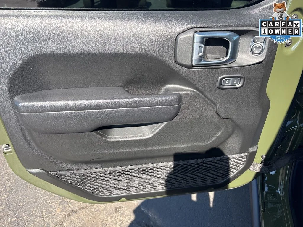 Used 2022 Green Jeep Rubicon image 11