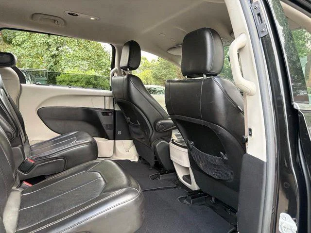 Used 2021 Black Chrysler LXI image 17