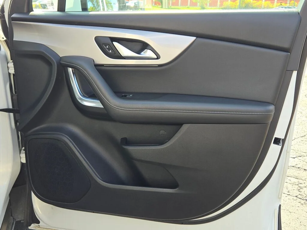 Used 2022 White Chevrolet LT image 8