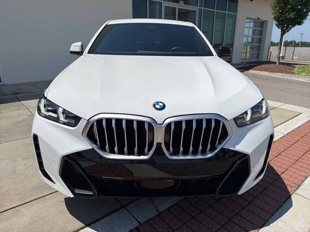 Used 2024 Alpine White BMW xDrive40i image 2