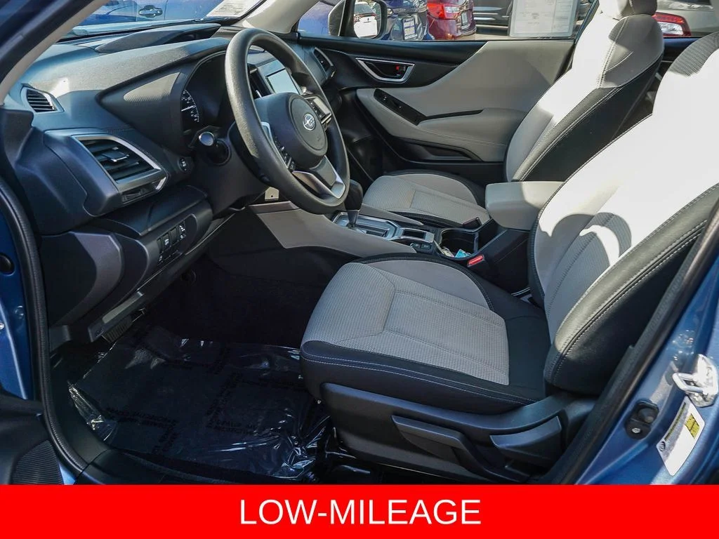 Used 2023 Blue Subaru Base image 17