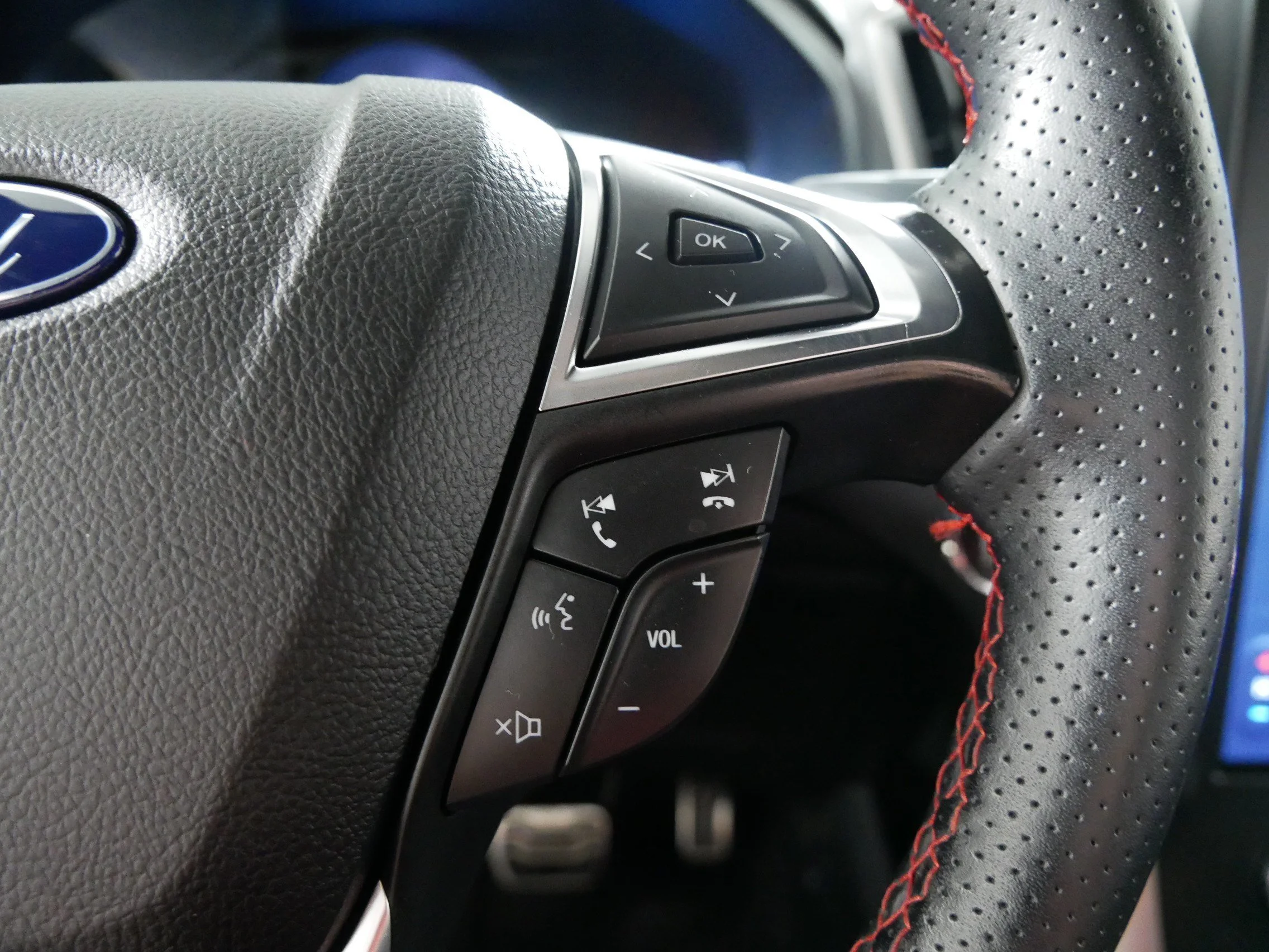 Used 2024 Rapid Red Metallic Tinted Clearcoat Ford ST-Line image 28