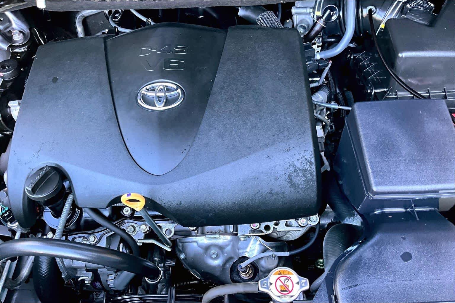 Used 2020 Predawn Gray Mica Toyota XLE image 33