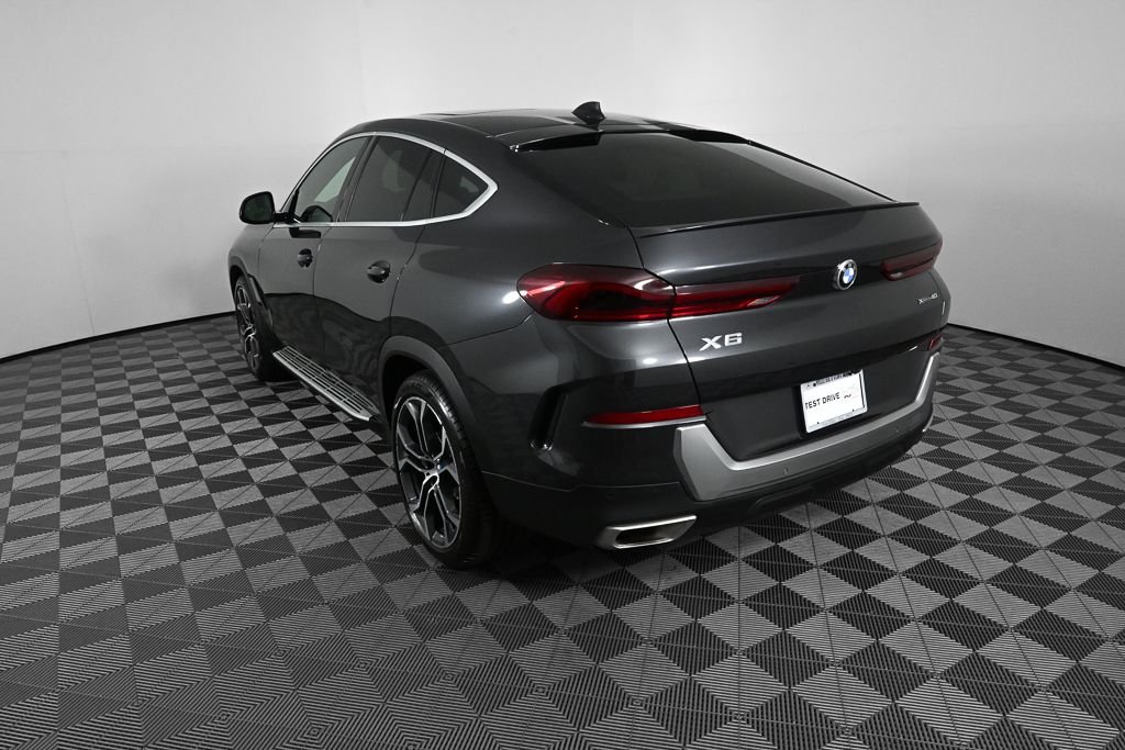 Used 2023 Gray BMW xDrive40i image 4
