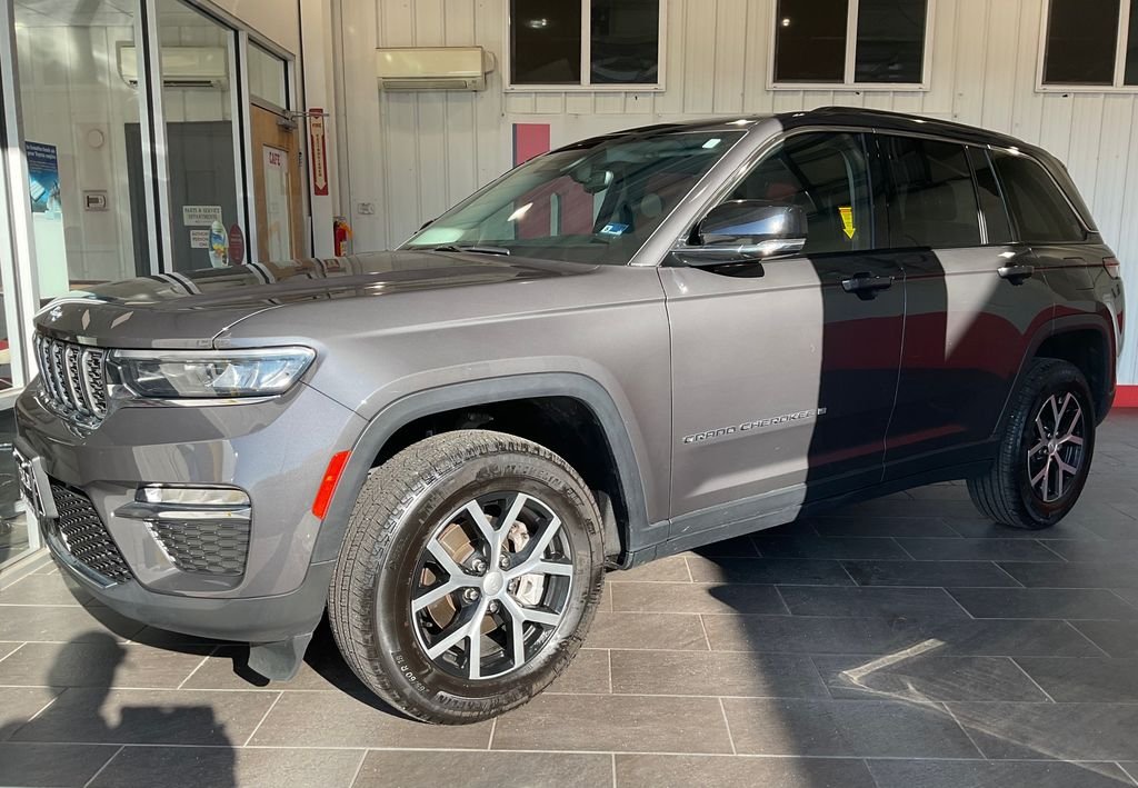 Used 2023 Gray Jeep Limited image 2