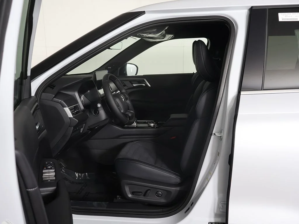 New 2026 White Mitsubishi LE 1.5T S-AWC image 28