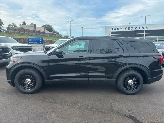 New 2026 Black Ford Base image 2