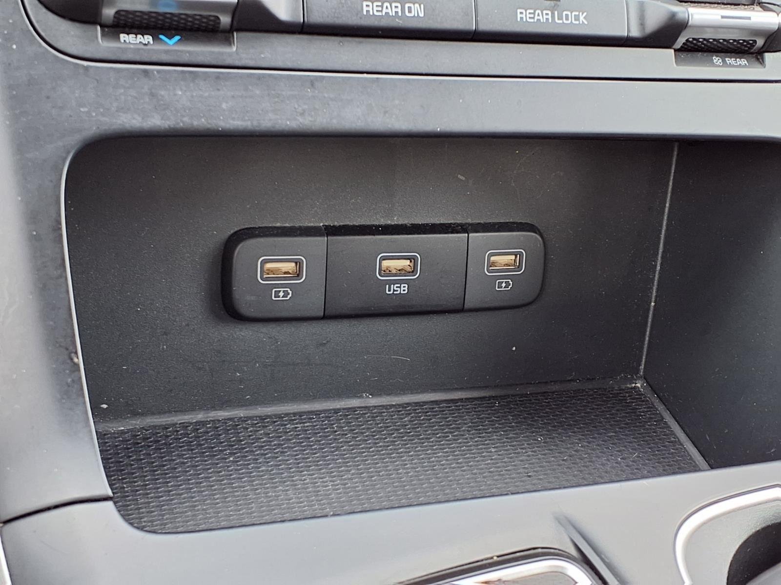 Used 2024 Snow White Pearl Kia LX image 5