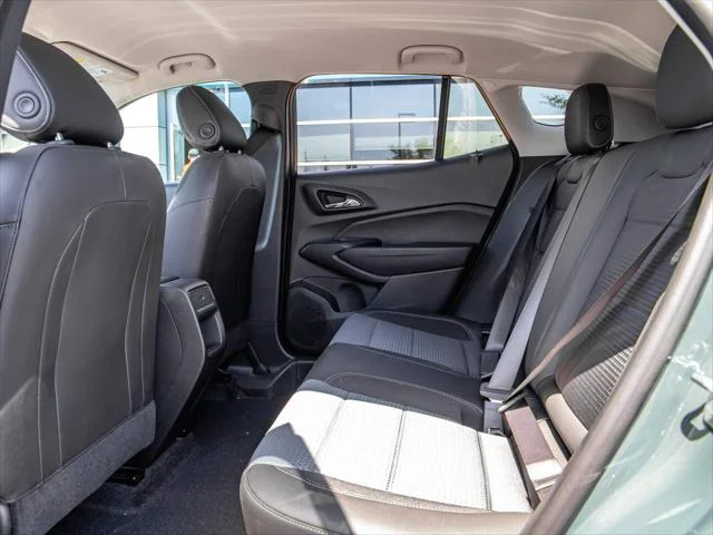 Used 2025 Cypress Gray Chevrolet LT image 19