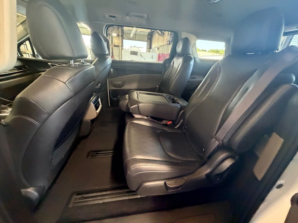 Used 2025 White Kia LXS image 23