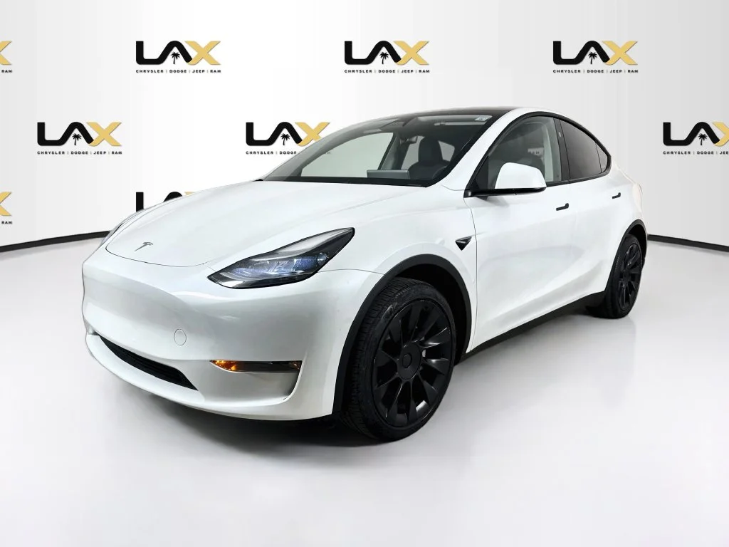 Used 2024 White Tesla Long Range image 3