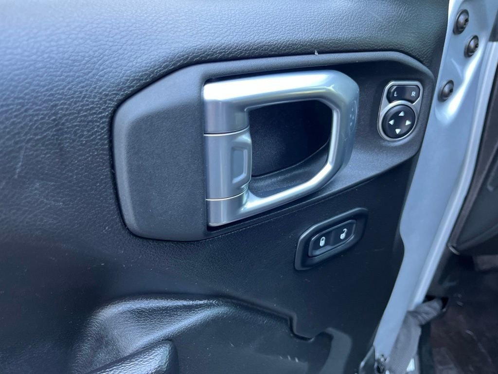Used 2022 Silver Jeep Rubicon image 25