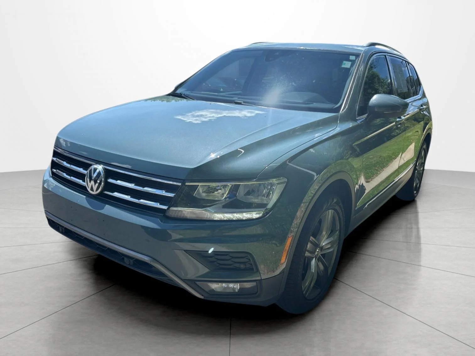 Used 2020 Silk Blue Metallic Volkswagen SEL image 1