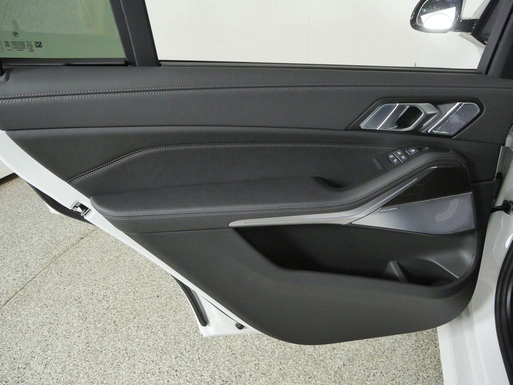 New 2027 Mineral White Metallic BMW M60i image 33