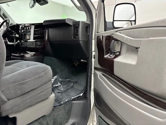 Used 2019 Silver Ice Metallic Chevrolet Explorer Limited SE image 21