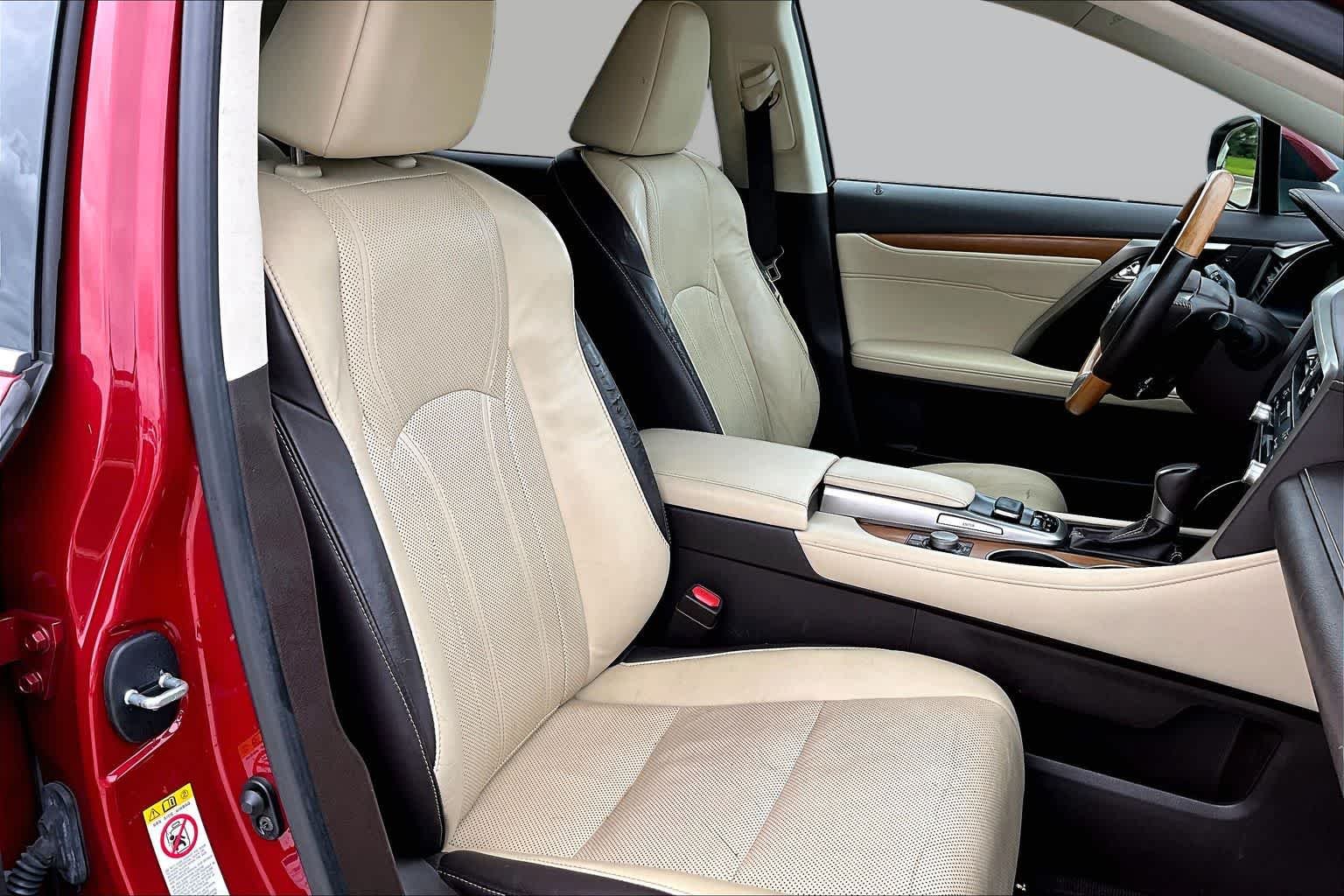 Used 2019 Matador Red Mica Lexus  image 9