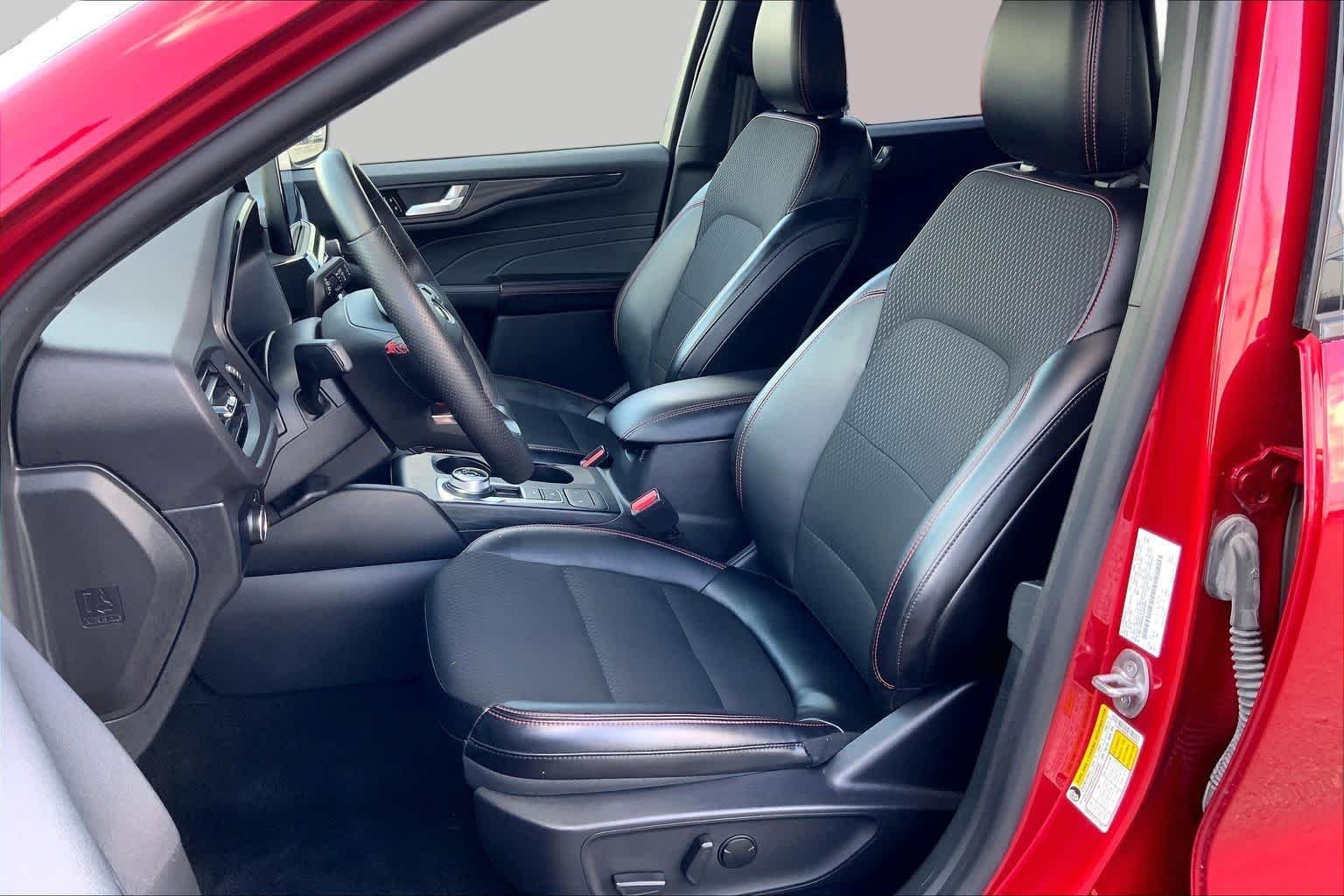 Used 2025 Rapid Red Metallic Tinted Clearcoat Ford ST-Line image 8