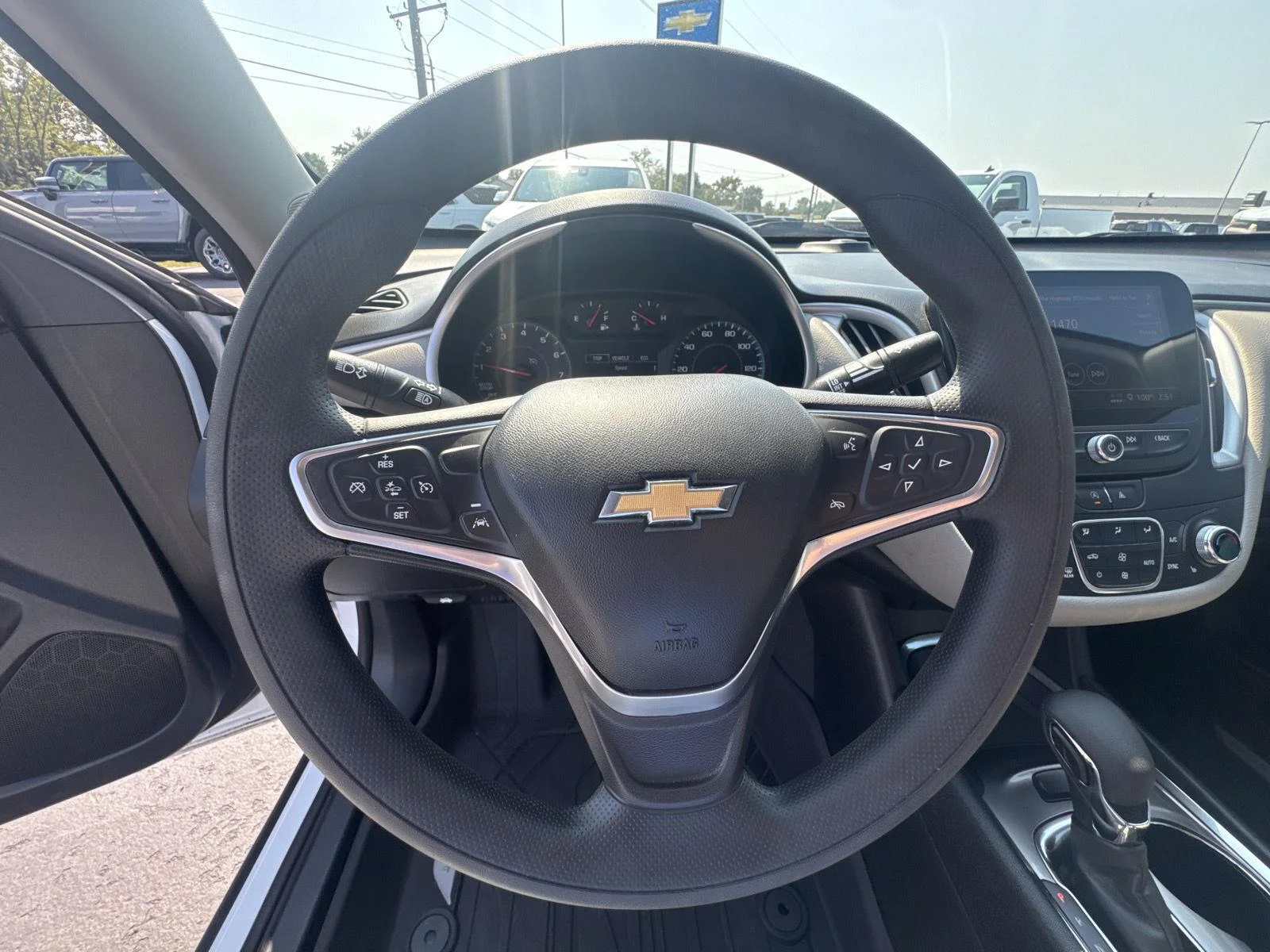 Used 2023 SUMMIT WHITE Chevrolet LT image 19