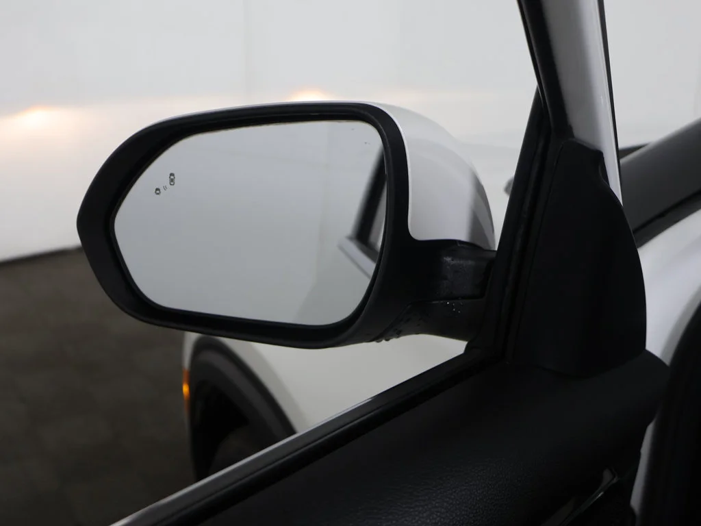 Used 2021 White Kia EX image 33