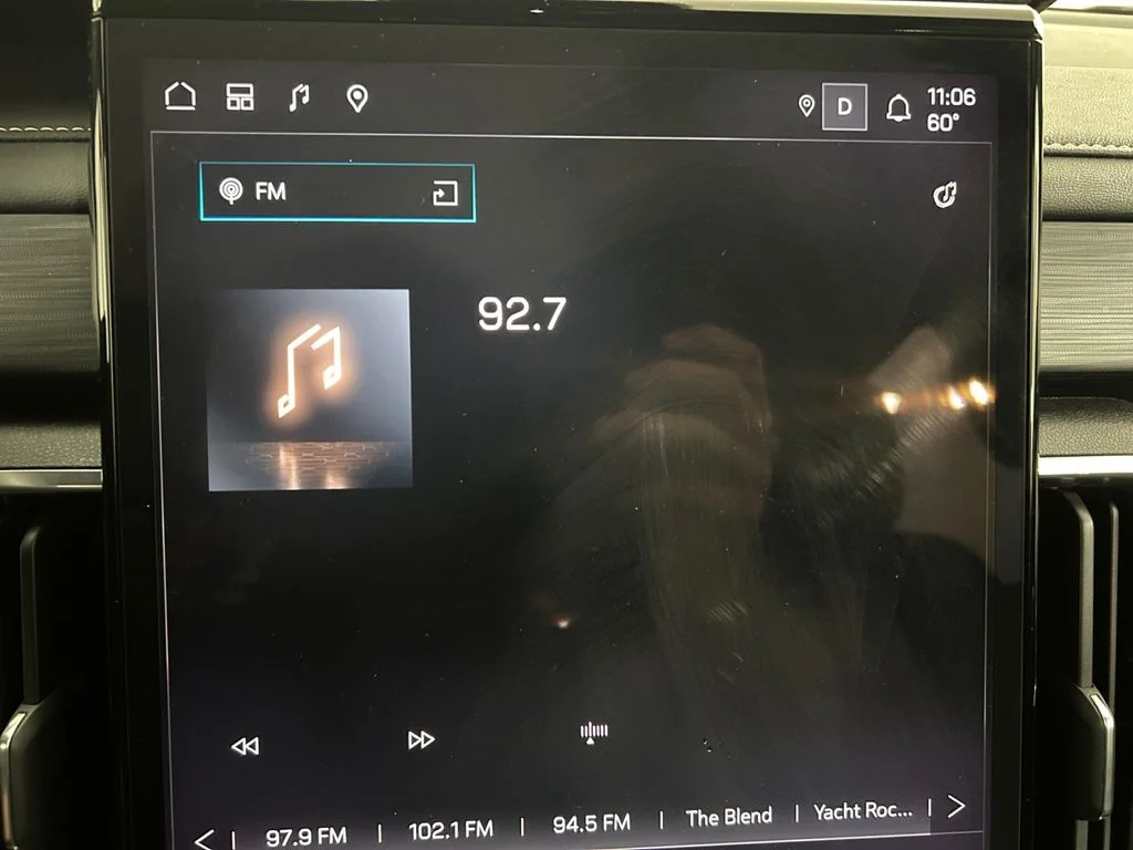 Used 2025 White GMC Elevation image 11
