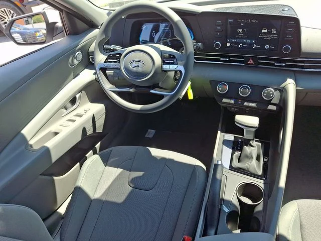 New 2026 White Hyundai SE image 9