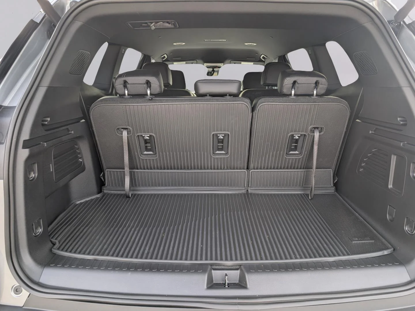 New 2026 Sterling Metallic GMC Elevation image 32