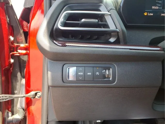 Used 2024 Red Chevrolet Z71 image 30