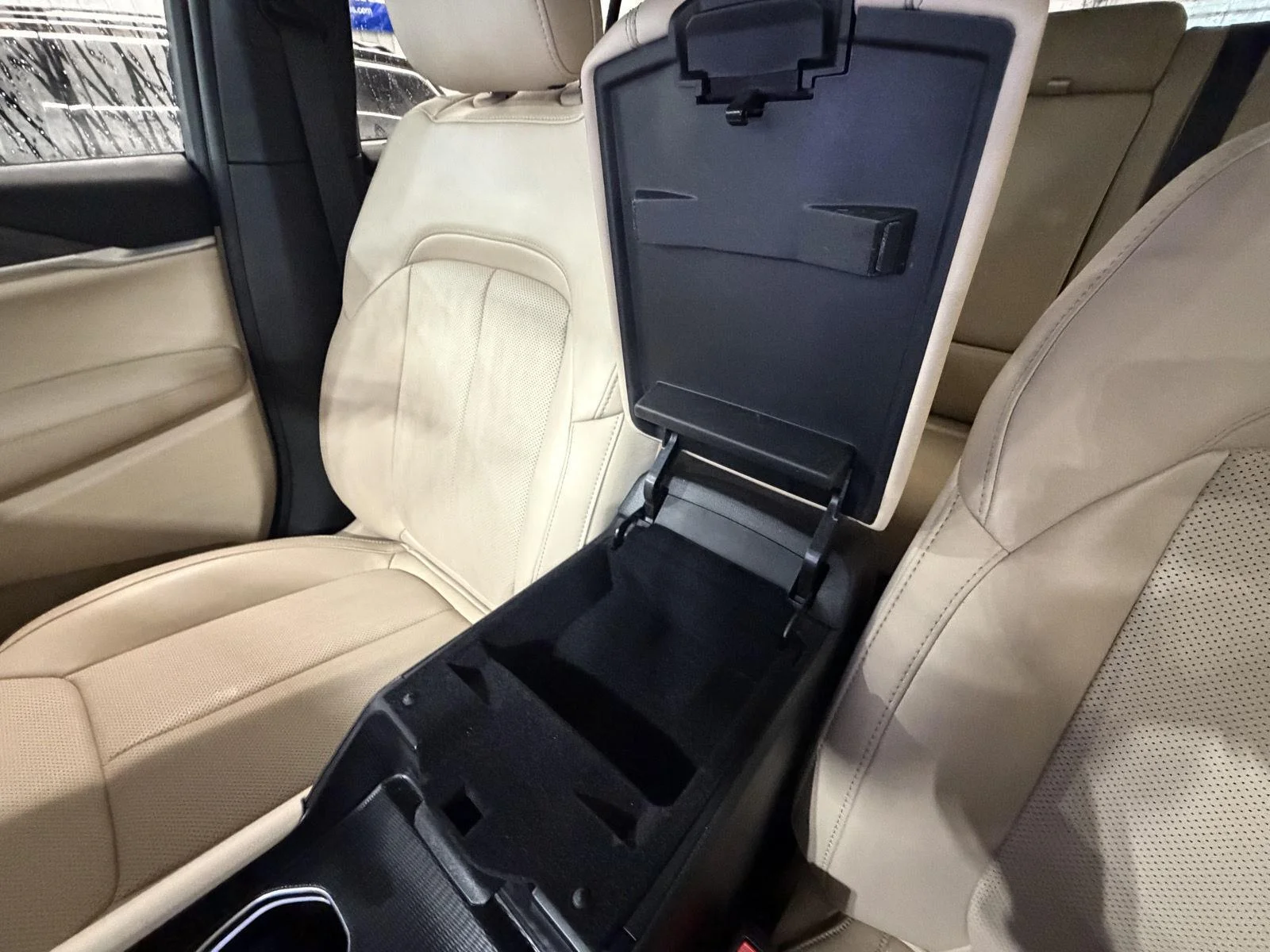 Used 2024 Diamond Black Crystal Pearlcoat Jeep Limited image 14