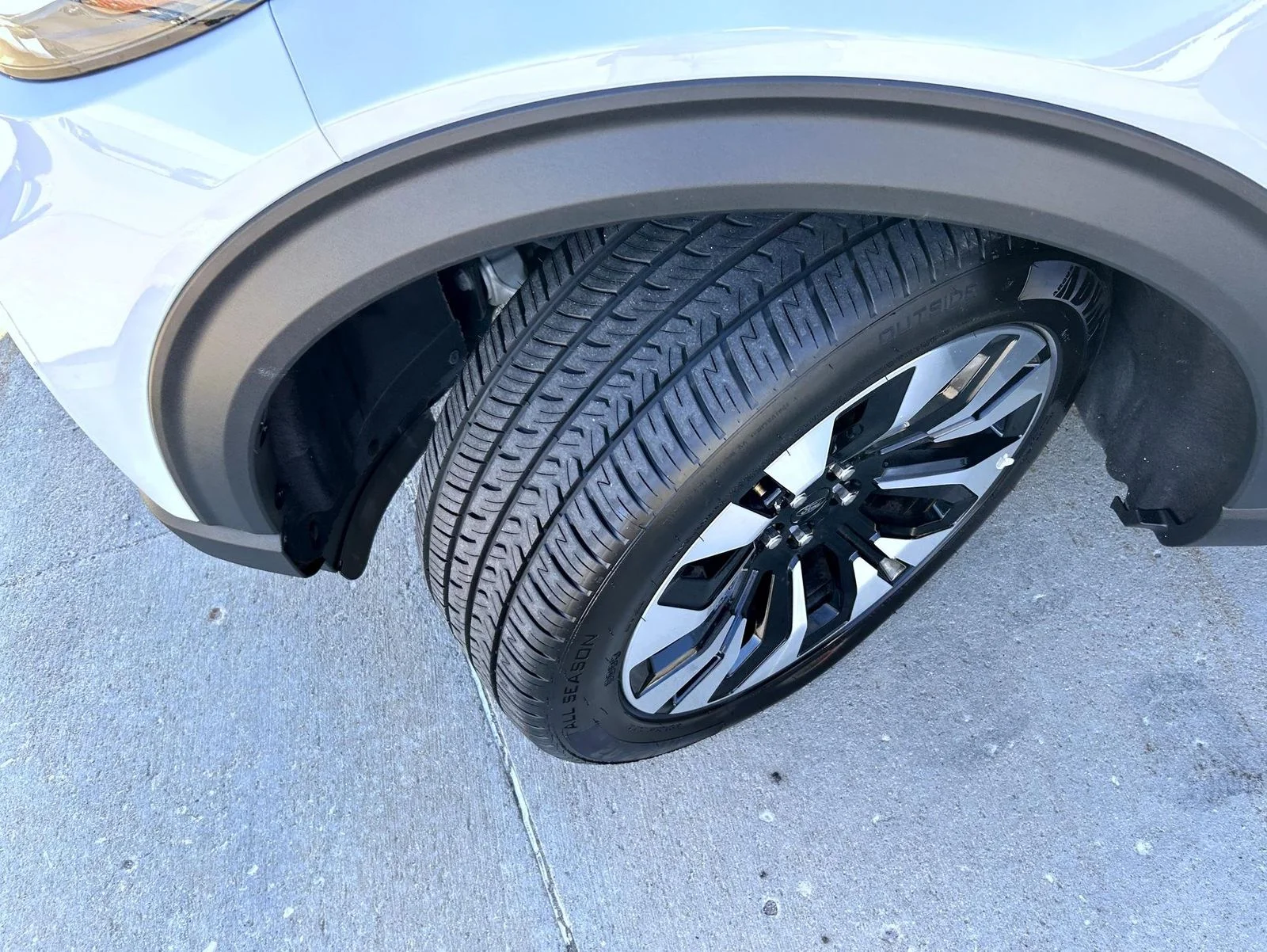 Used 2025 White Ford Platinum image 25
