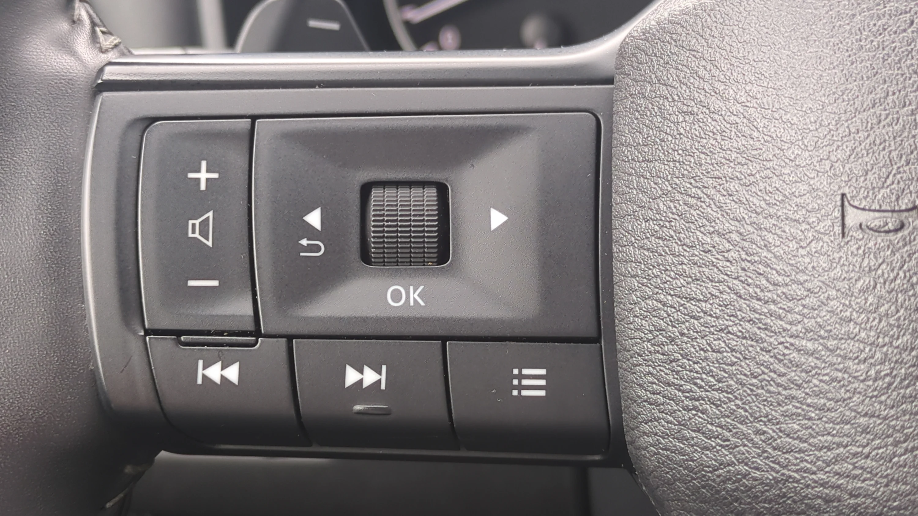 Used 2025 Super Black Nissan SV image 20