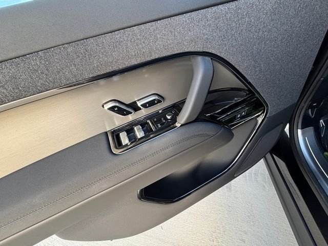 New 2026 Santorini Black Land Rover SE image 11
