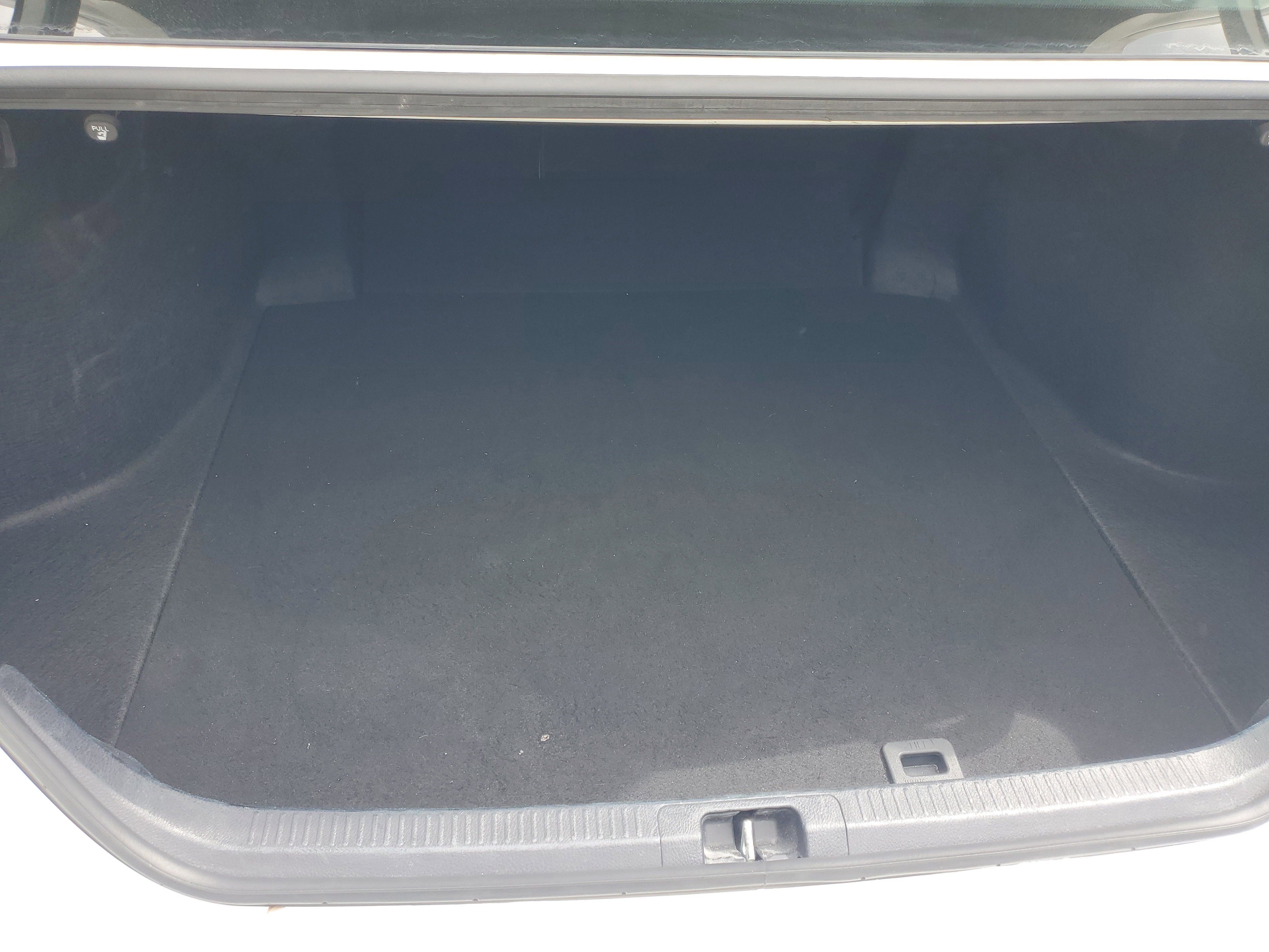 Used 2023 Ice Toyota LE image 9