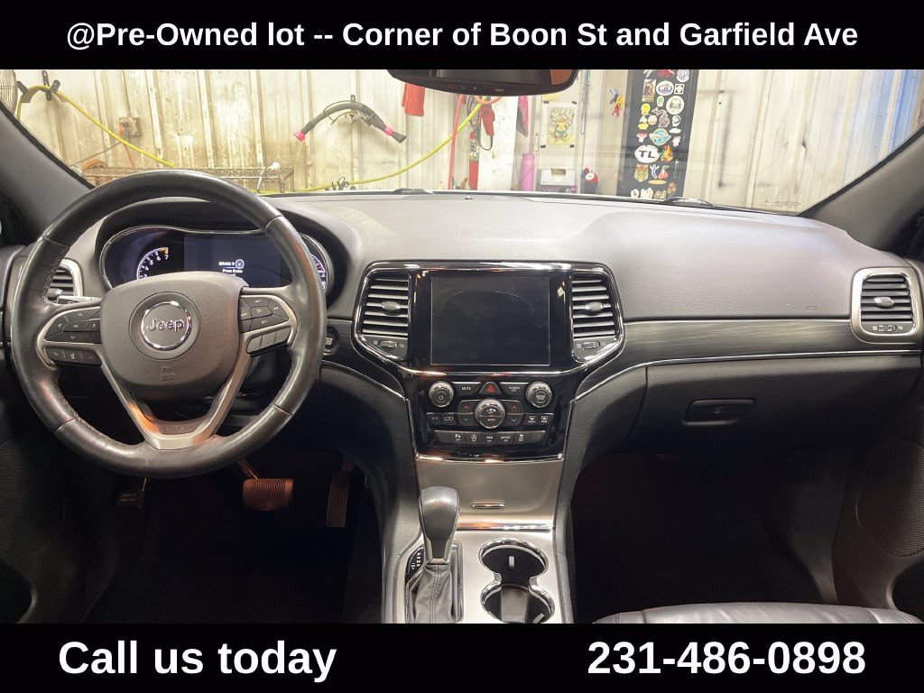 Used 2019 Silver Jeep Limited image 18