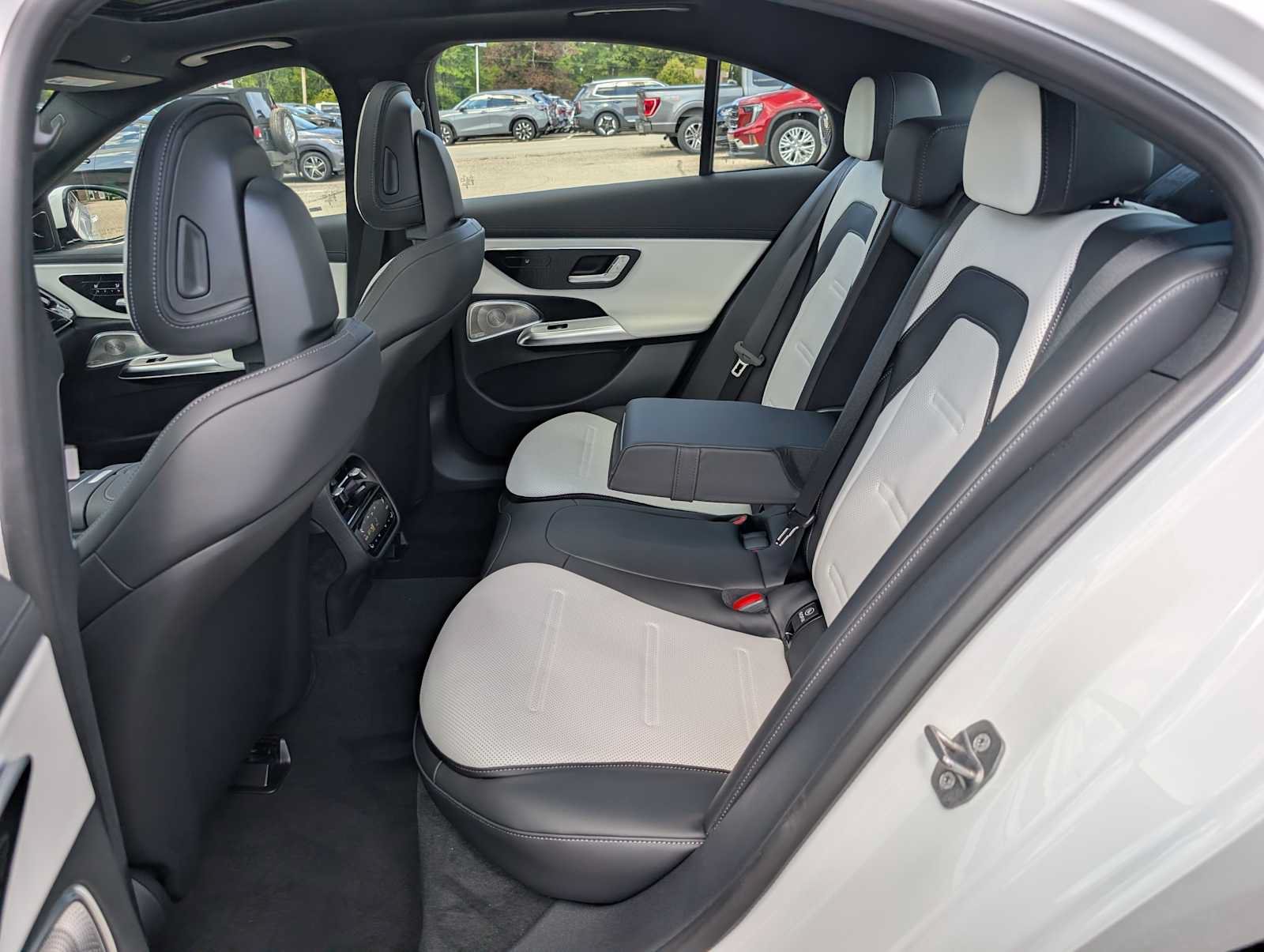 New 2027 MANUFAKTUR Moonlight White Metallic Mercedes-Benz AMG® E 53 Hybrid Sedan image 17