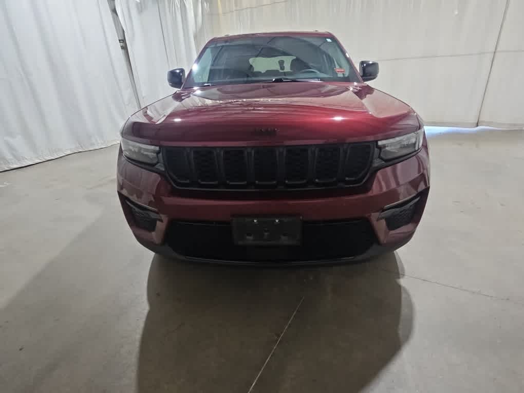 Used 2023 Velvet Red Pearlcoat Jeep Limited image 6