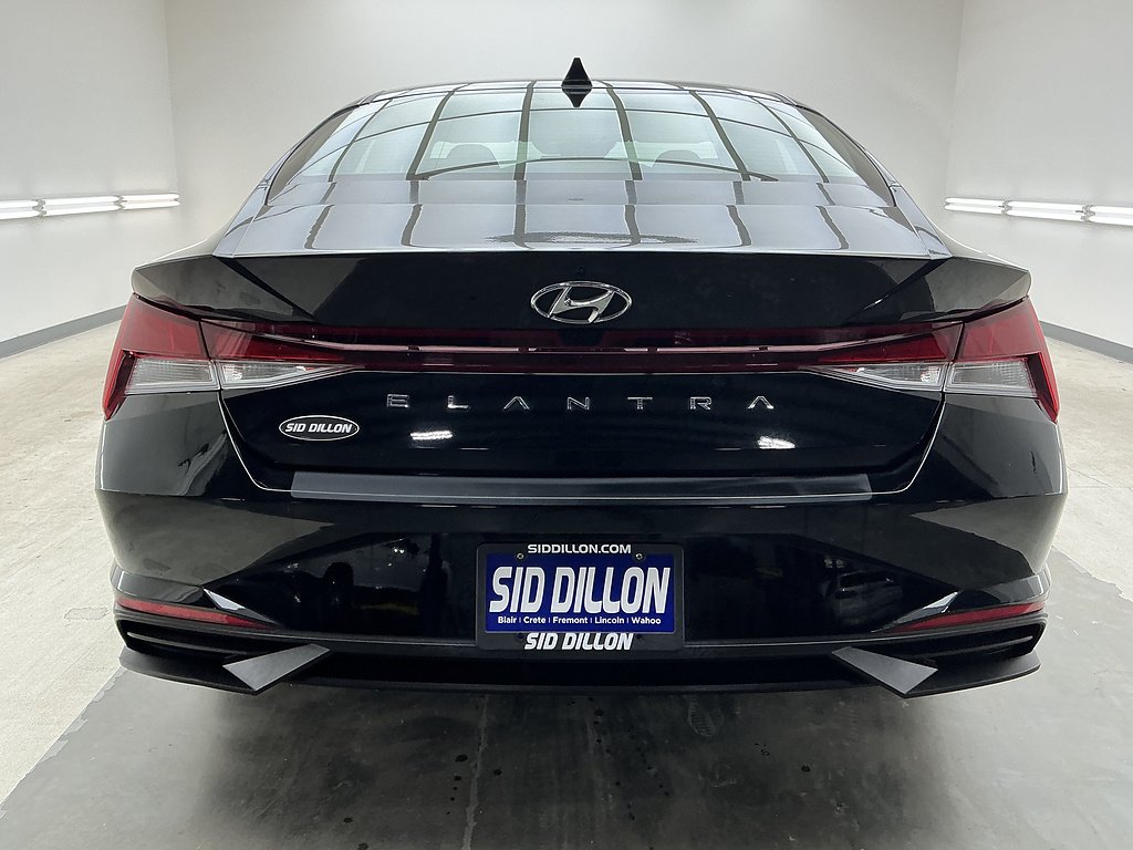 Used 2022 Phantom Black Hyundai SEL image 5